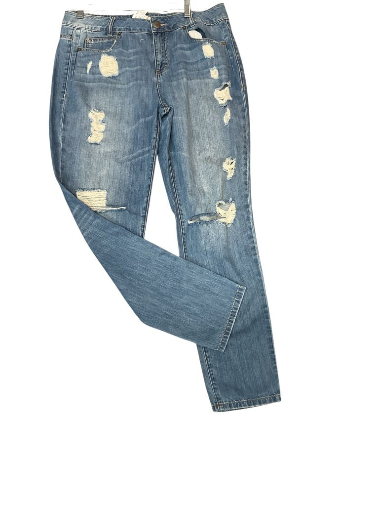 (30) BCBG generation distressed jeans