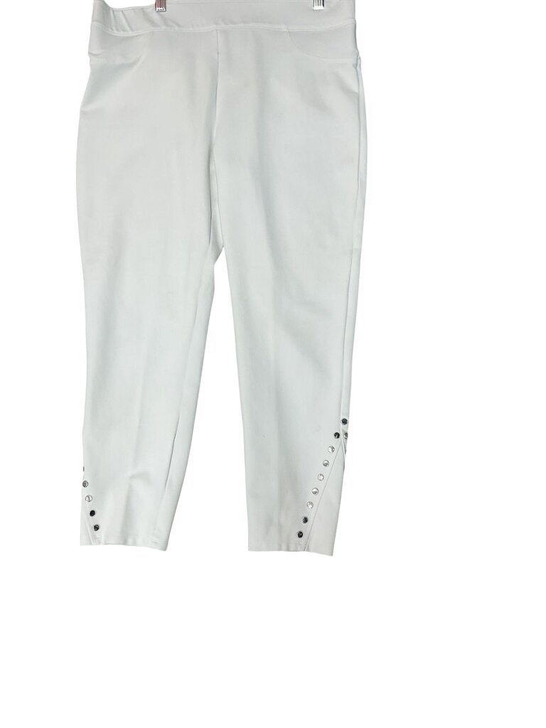 Slim (Large) Factor White Capri Pants