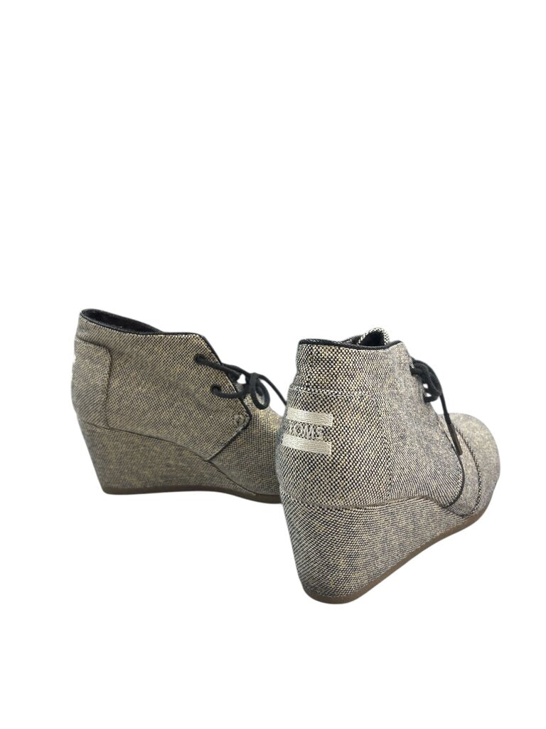 TOMS (7.5) Tan Wedge Shoe