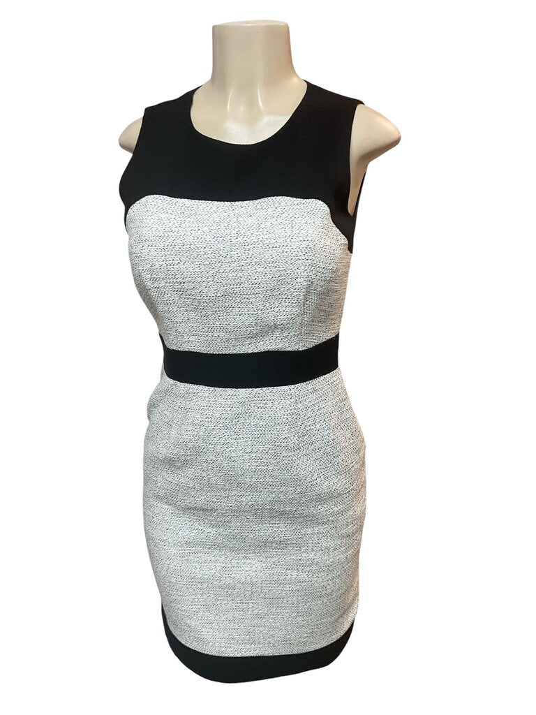 Banana (4) Republic Cream/Black Sleeveless Dress