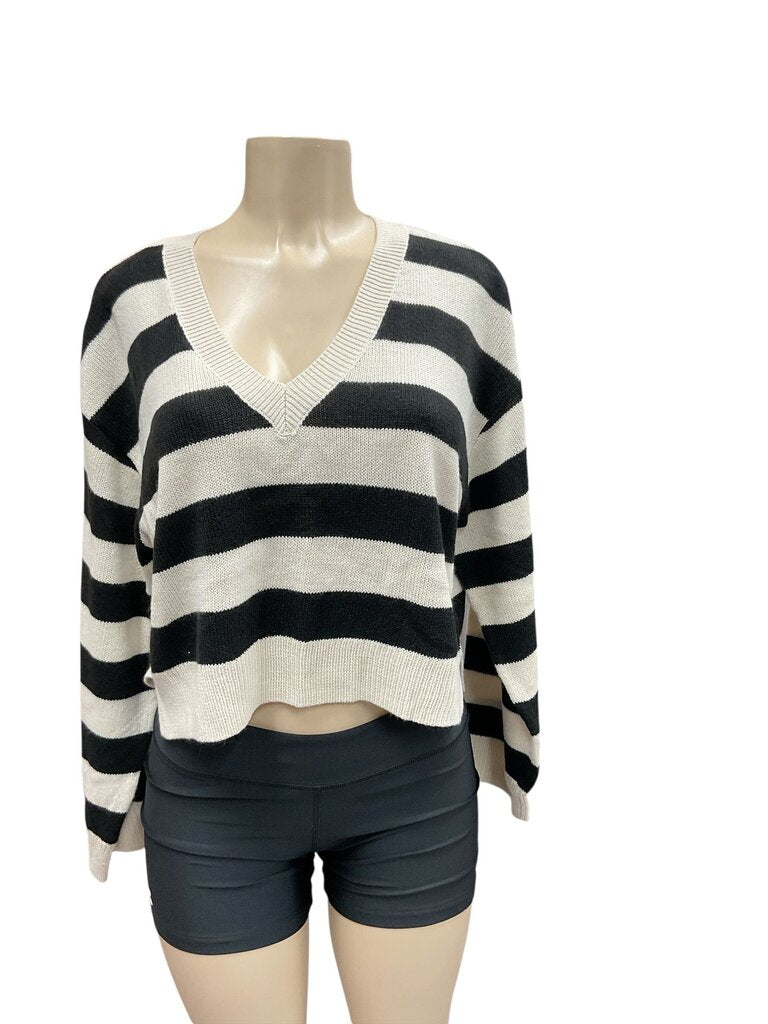 Divided (Med) Black/White Cropped Sweater