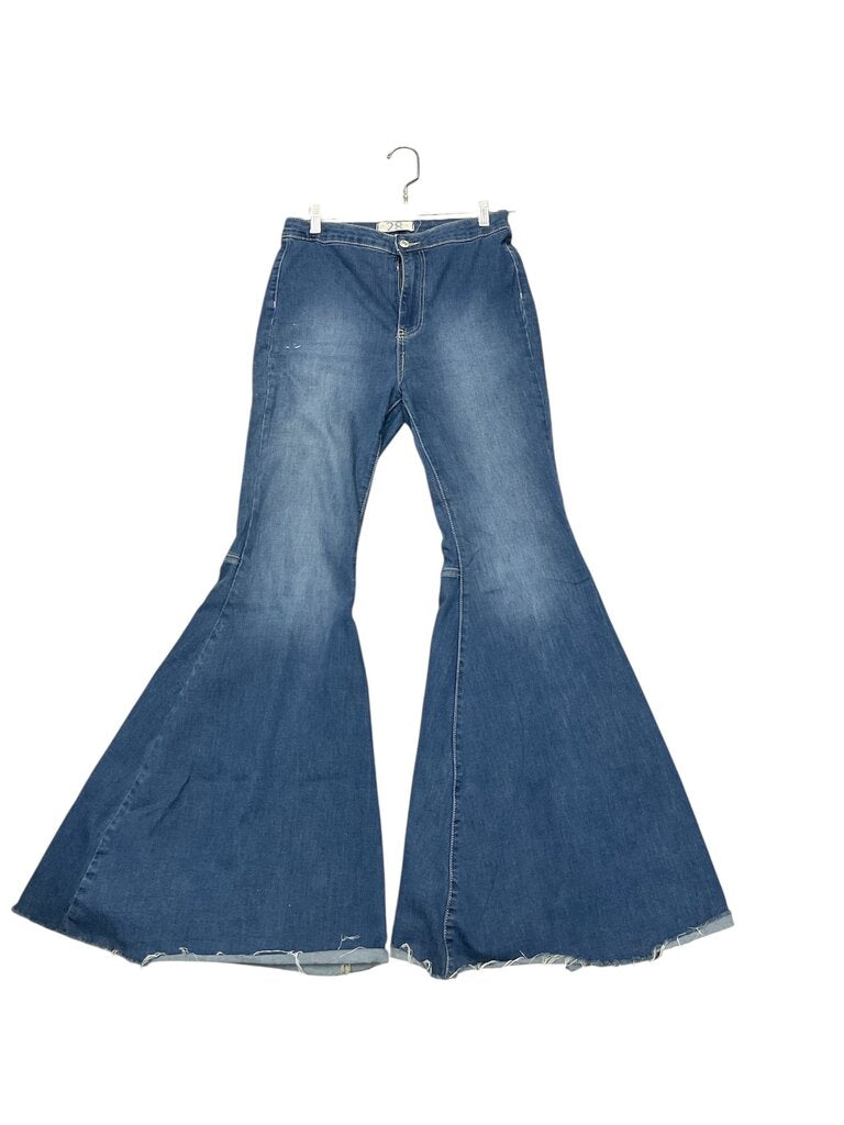 We (28) the Free Wide Leg Bell Bottom Jeans