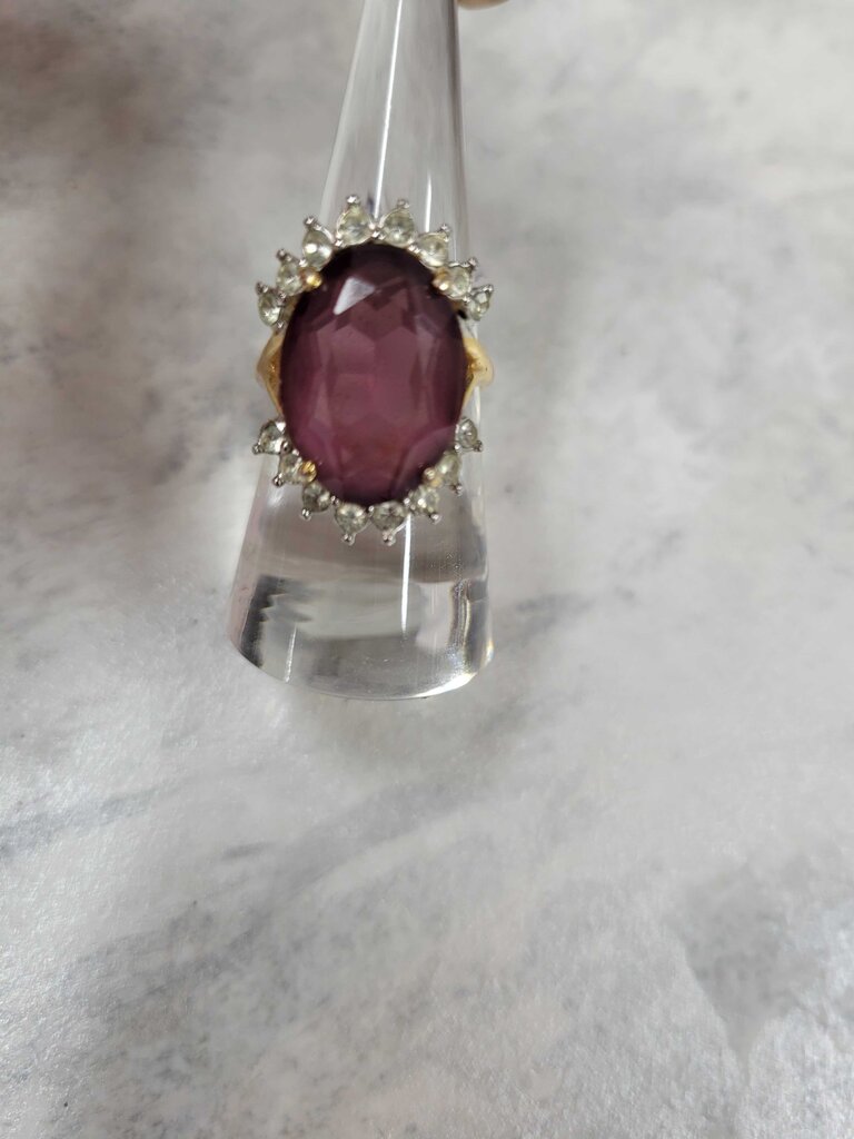 18k Gold Ring w/ Purple Stone 7