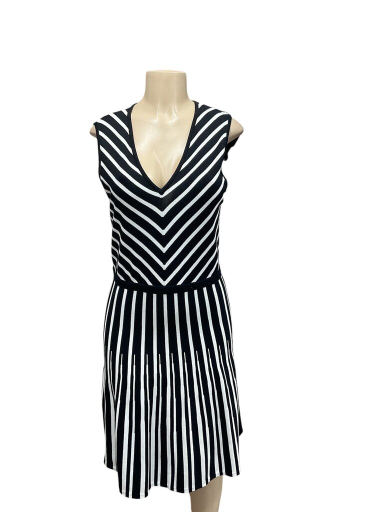 Anne (Med) Klein B/W Sleeveless Dress