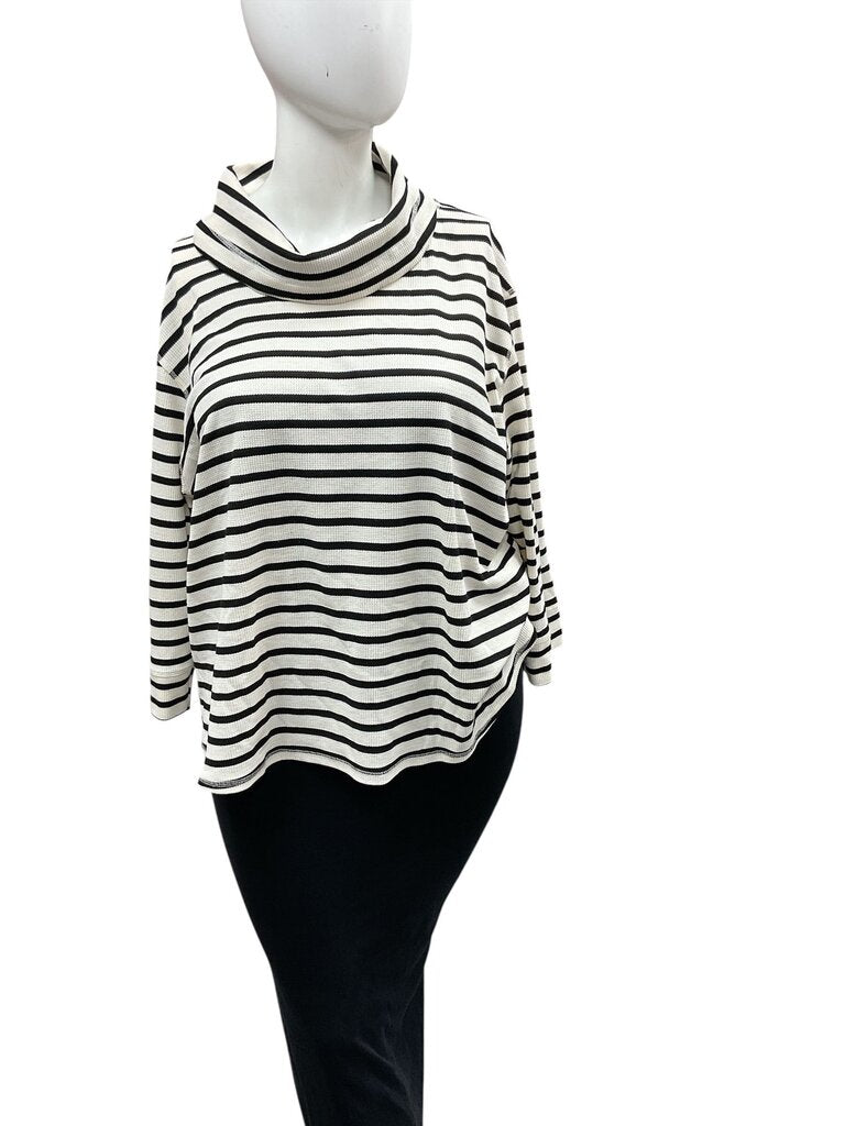 Hearts (3x) of Palm Woman White/Black Sweater
