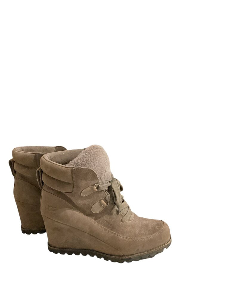Ugg (8) Brown Lug Bootie