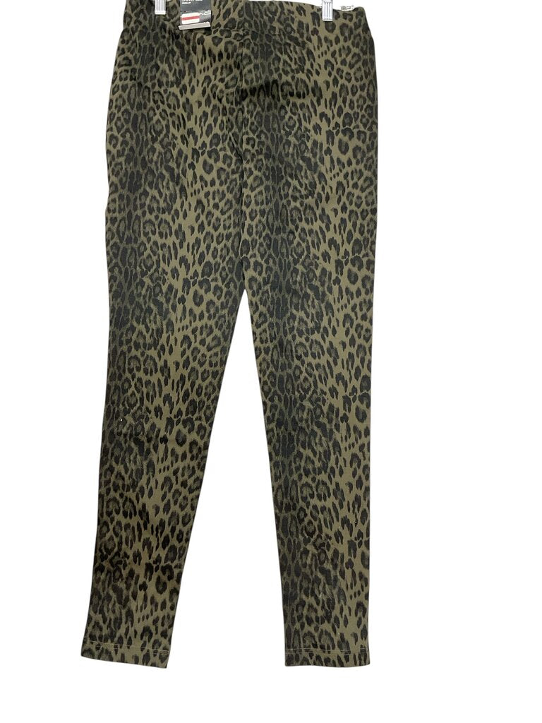 INC International (12) Concepts Green Skinny Leg Regular