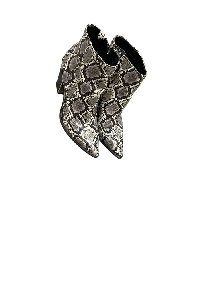 Sam Edleman (8) Printed Bootie w/silver tap