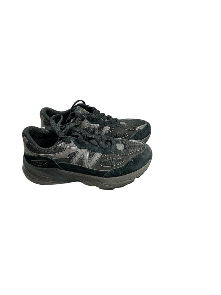 New Balance (3.5) Black and Grey Sneaker