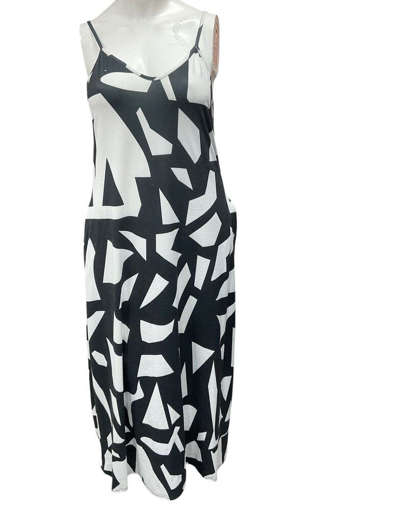 Black (XL) and White Long Knit Dress
