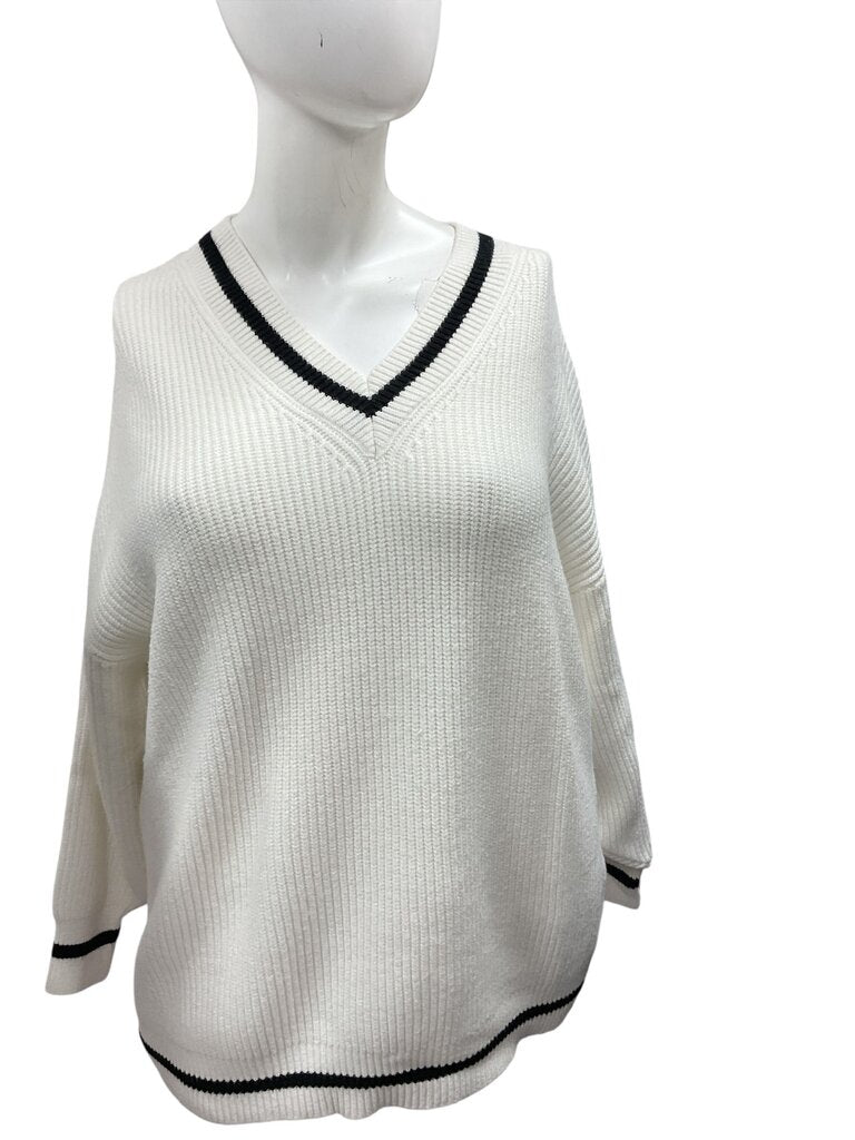 Lillusory (XL) White/Black Sweater