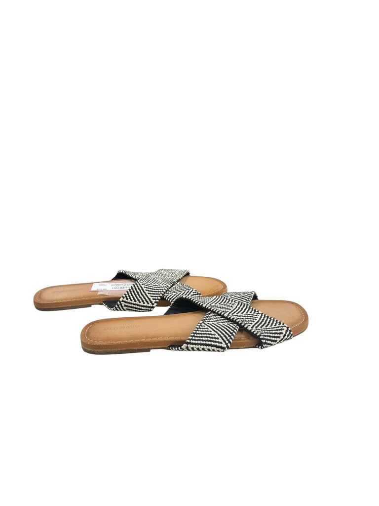 Old Navy (9) Black and White Flat Sandal
