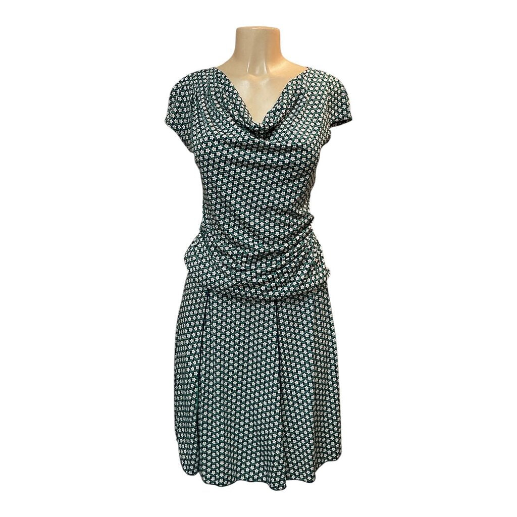 Max Studio (8) Green Sleeveless Two Piece Blouse and Skirt