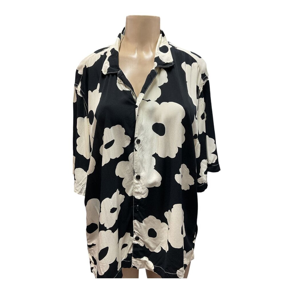Nova Man (XL) Black and White Floral S/S Button Down