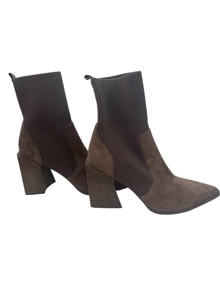Steve Madden (8) Brown Suede Bootie Platform