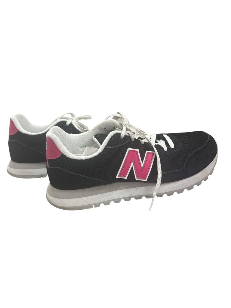 New Balance (8.5) Black and Pink Sneakers