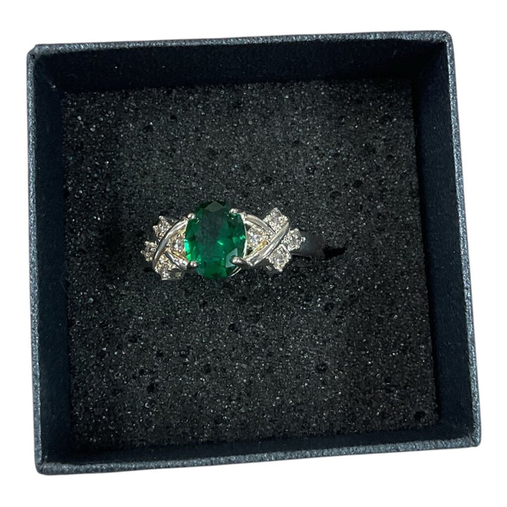 Vibrant Oval Cut (10) Green Gemstone Set in White Metal