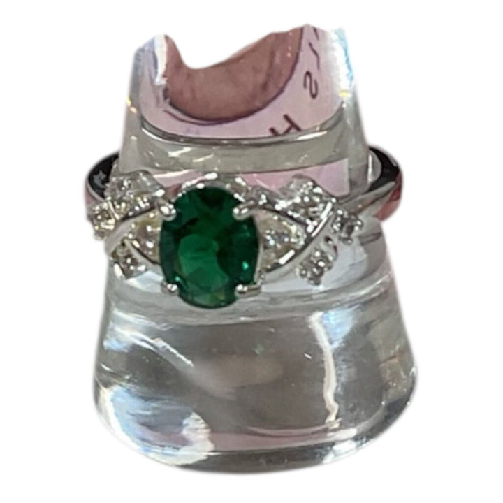 Vibrant Oval Cut (10) Green Gemstone Set in White Metal