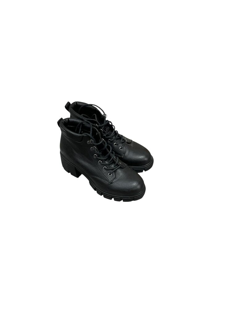 Dirty Laundry (9/40) Black Short Bootie Lug Tie Up
