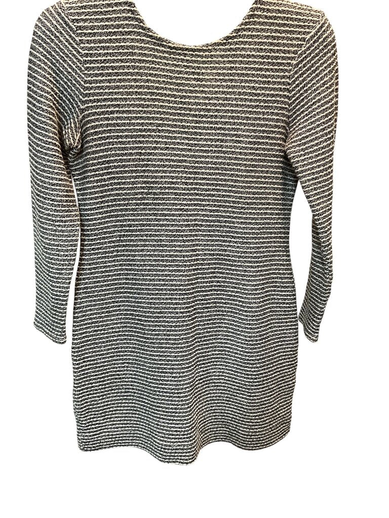 Banana Republic (8) 3/ Sleeve Black and White Midi Dress