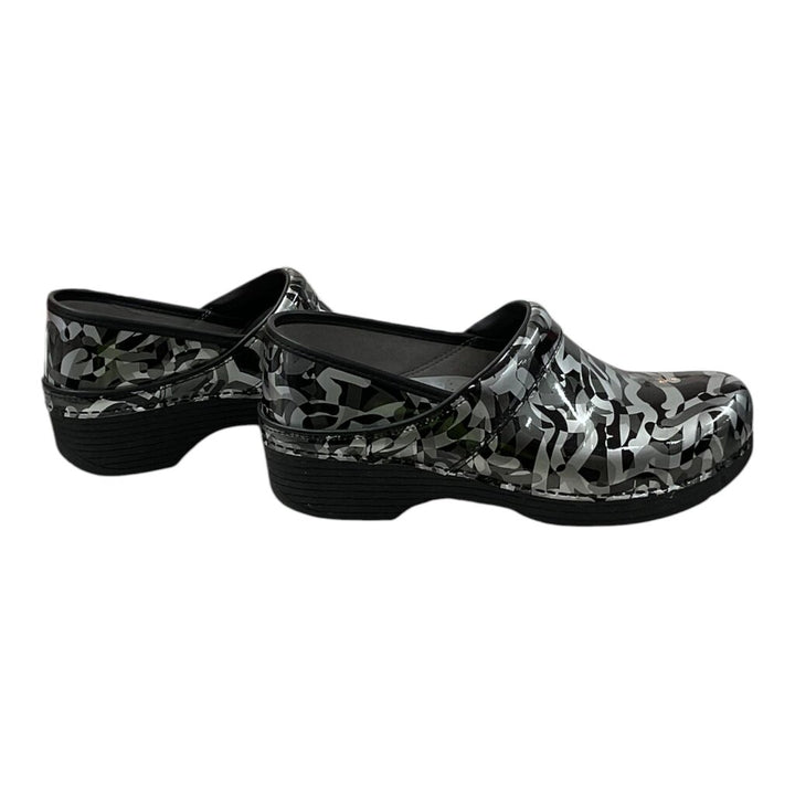 DANSKO (41/10) BLACK & GRAY ABSTRACT PRINT SHOES