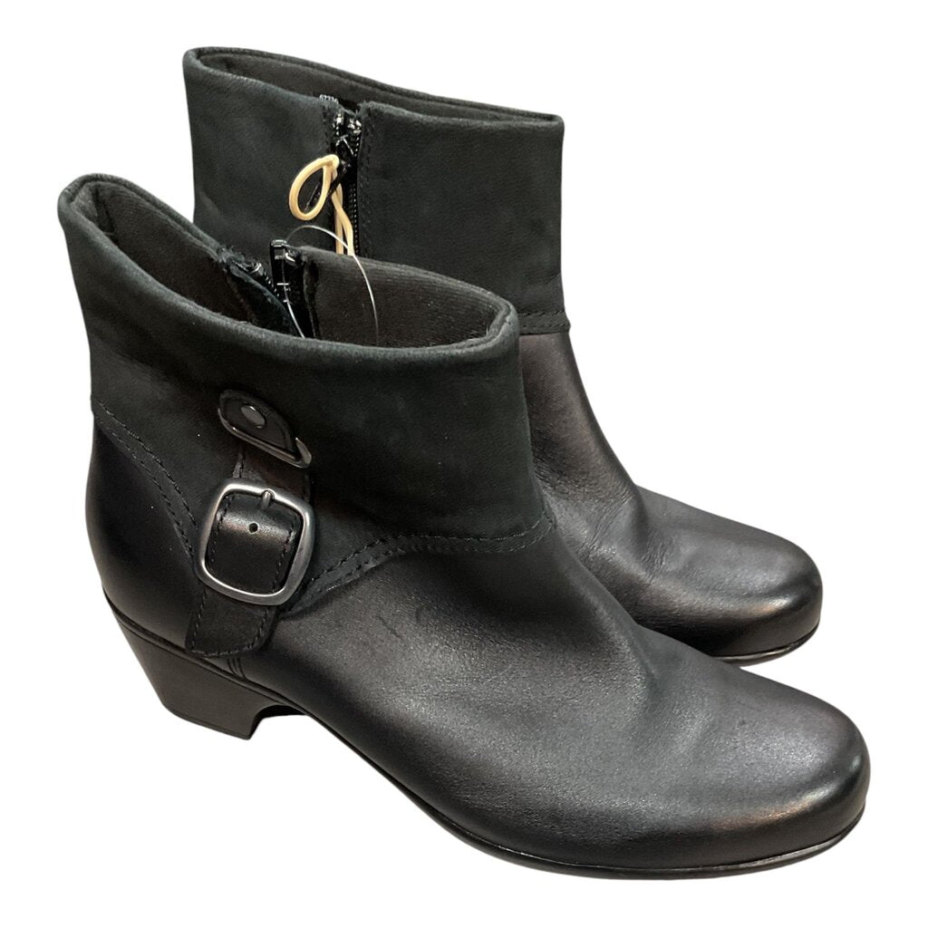 Clarks (8.5) Black Bootie w/Small Wedge Heel