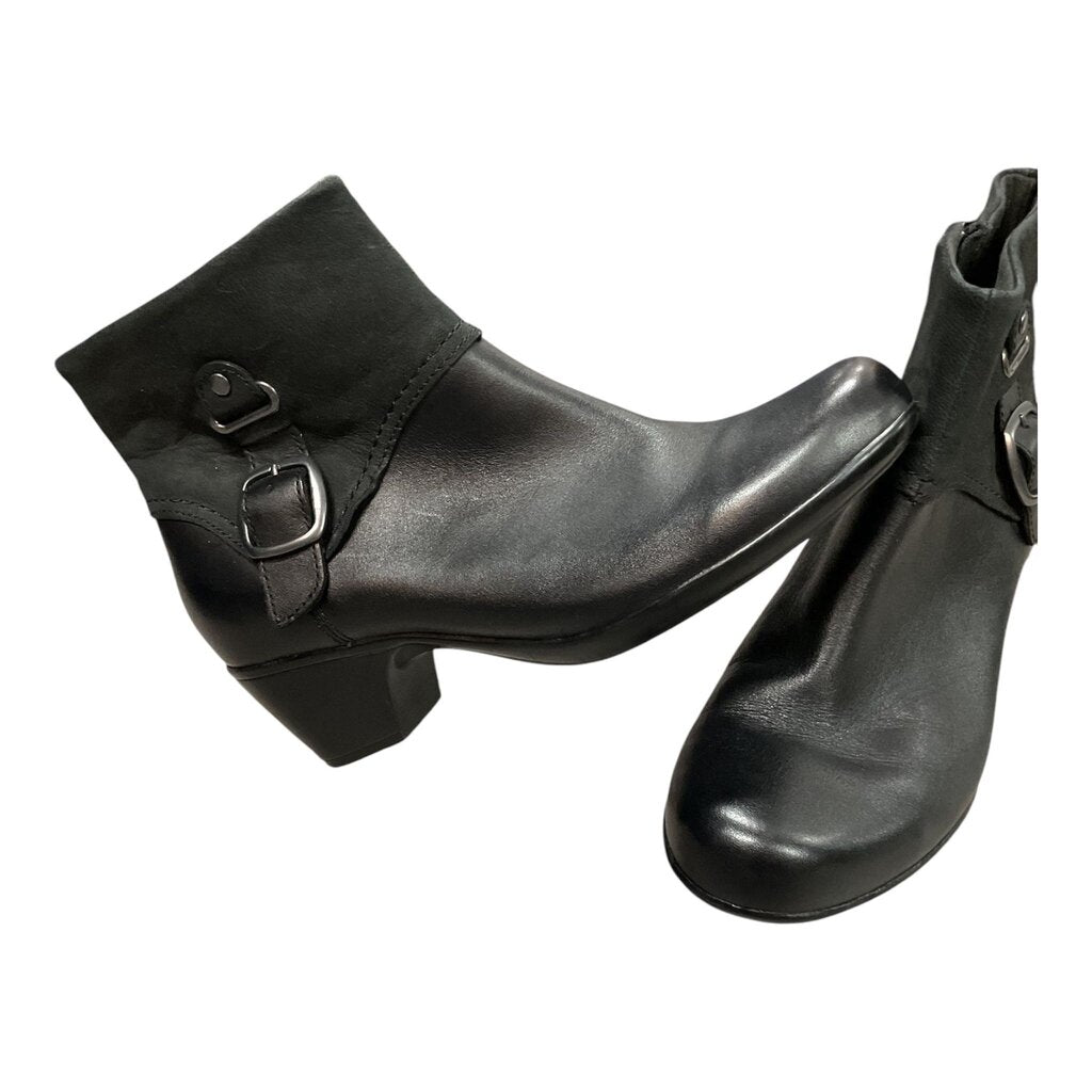 Clarks (8.5) Black Bootie w/Small Wedge Heel